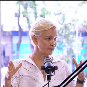 Julia Lemmertz critica pressão estética na TV e faz reflexão sobre envelhecimento