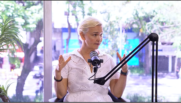 Julia Lemmertz critica pressão estética na TV e faz reflexão sobre envelhecimento