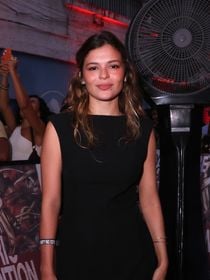 Vestido estilo camisola, transparência ousada e decotão: famosas arrasam com looks all black em evento da YSL no Rio. Veja fotos de Vitória Strada, Bela Gil, Luana Marquezine e mais!