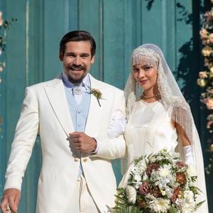 A cerimônia de casamento movimenta "Nobreza do Amor" nesta quarta-feira (23), com Virgínia e Mirinho trocando votos na presença de familiares e amigos