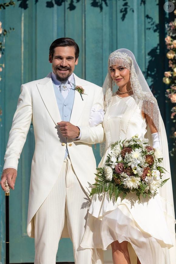 A cerimônia de casamento movimenta "Nobreza do Amor" nesta quarta-feira (23), com Virgínia e Mirinho trocando votos na presença de familiares e amigos