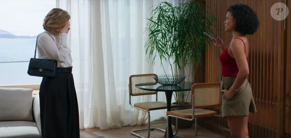 Gafe inédita na novela 'Vale Tudo' fez web lembrar que barriga de grávida de Maria de Fátima (Bella Campos) não apareceu, embora tenha ficado grávida junto com Solange (Alice Wegmann)