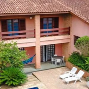 Casa em Carapicuíba (SP) onde foi preso o influenciador Hytalo Santos nesta sexta-feira (15)