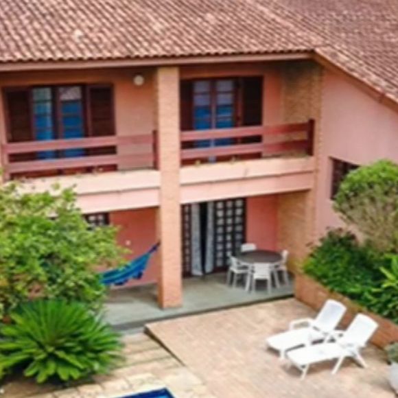 Casa em Carapicuíba (SP) onde foi preso o influenciador Hytalo Santos nesta sexta-feira (15)