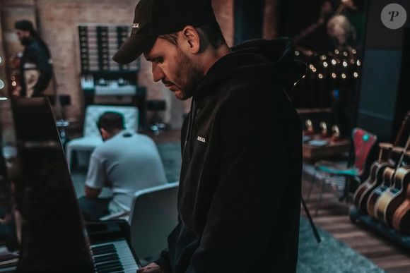 Dudu Borges também é o produtor musical responsável pela trilha sonora original da série ‘Rensga Hits!’, da Globoplay