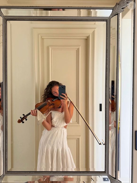 A primeira provadora internacional de sorvetes da Dr. Bombay também poderá participar da criação de um sabor inspirado na Deel, empresa que viabilizou o recrutamento global. A escolhida foi Annabelle Traves, violinista australiana que mora em Dubai e terá contrato remoto de três meses, com remuneração mensal de US$ 10 mil
