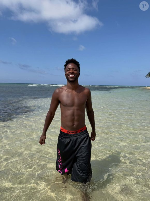 Salário milionário já não é o único obstáculo: Vini Jr. também negocia bônus e direitos de imagem com o Real Madrid