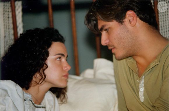 Ana Paula Arósio pode ser vista na novela 'Terra Nostra' (1999), seu primeiro trabalho do gênero na Globo