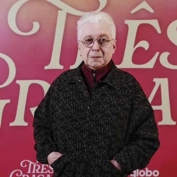 Aguinaldo Silva elogia casal lésbico de 'Três Graças': "Desde Senhora do Destino que eu queria contar uma história de amor assim. E, 21 anos depois, finalmente consegui!...".