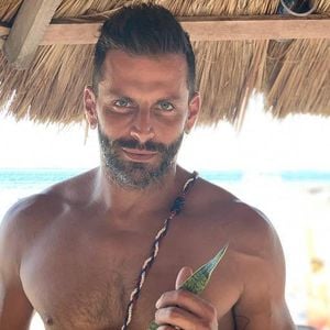 A situação levantou acusações de intolerância religiosa, já que Henri Castelli tem ligação com a Umbanda, lembrada por usuários nas redes sociais