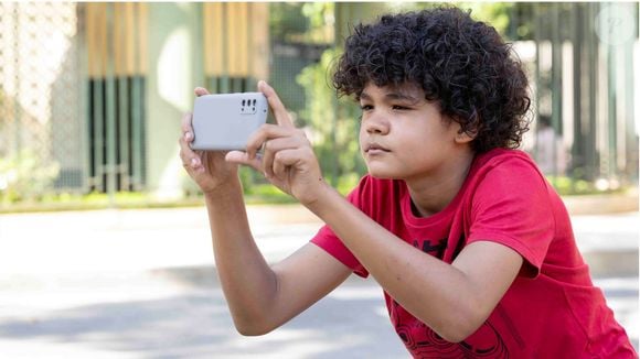 O estudo foi realizado com 260 jovens e revelou que os adolescentes que passaram mais tempo diante das telas desde a infância apresentaram tempos de reação melhores e maior precisão nos testes de memória