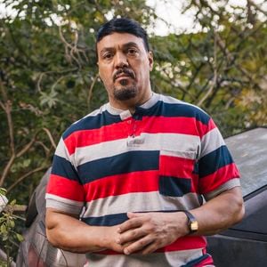 Belo deveria ficar somente nos primeiros capítulos de 'Três Graças', mas elogios da Globo levaram o cantor chegar ao final da novela