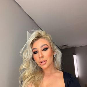 Jéssica de Paula acumula mais de 20 mil seguidores no Instagram e se apresenta como uma influenciadora de lifestyle, moda e beleza