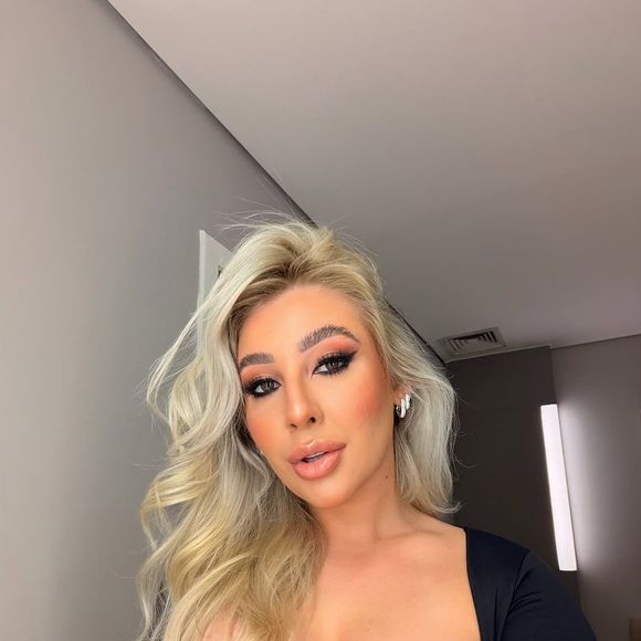 Jéssica de Paula acumula mais de 20 mil seguidores no Instagram e se apresenta como uma influenciadora de lifestyle, moda e beleza