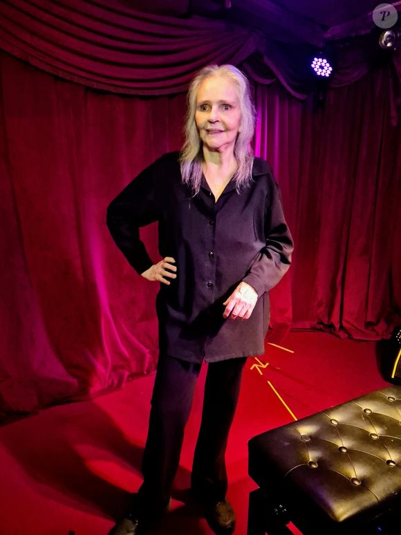 Antes de morrer, Angela Ro Ro se envolveu em uma polêmica. Em 2021, um namoro com uma mulher 50 anos mais jovem causou na web