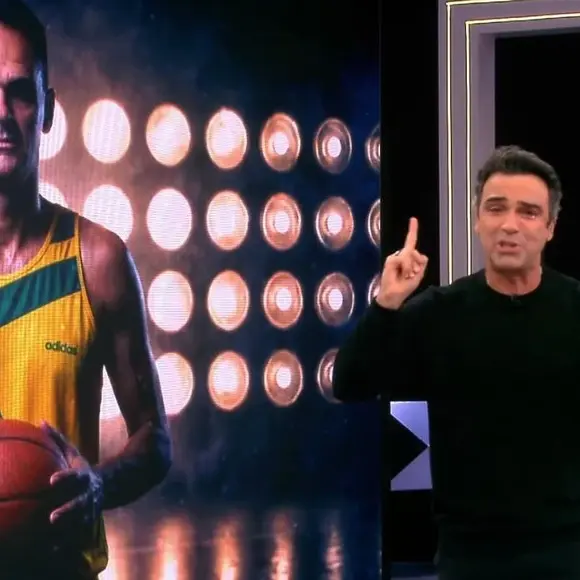 Tadeu Schmidt surpreendeu e emocionou o público nesta sexta-feira (17), ao apresentar o ‘BBB 26’ horas depois da morte de seu irmão, a lenda do basquete Oscar Schmidt