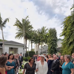 Apenas familiares e amigos próximos estiveram presentes na celebração, marcada por um clima de simplicidade, elegância e muita emoção.