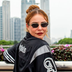 Camisa de tricô do 'Brasil', jaqueta college da Adidas e óculos da Prada de mais de R$ 3,5 mil: um raio-X de Paolla Oliveira em looks estilosos de viagem na China