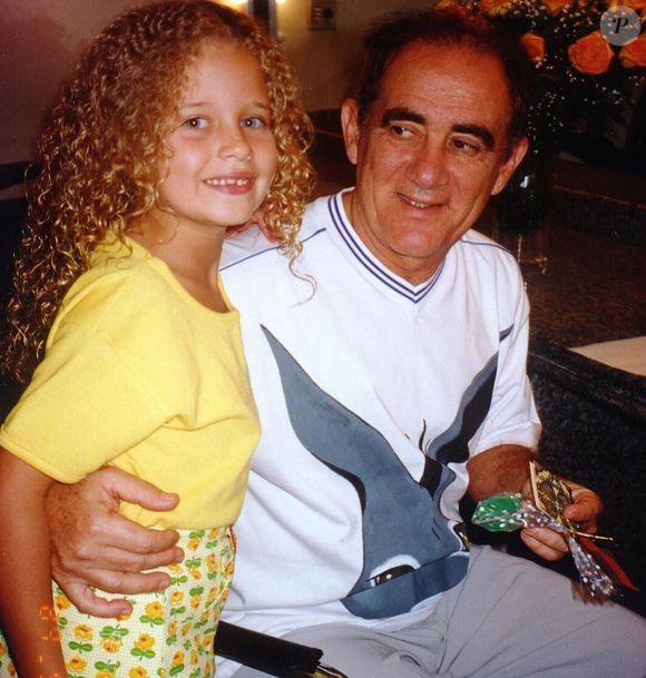 Debby Lagranha marcou presença na 'Turma do Didi', ao lado de Renato Aragão.