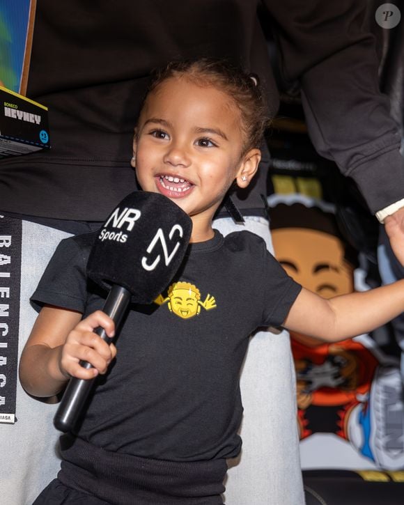 Mavie bancou repórter em evento do pai, Neymar