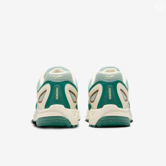 O Nike Air Pegasus 2K5 prova que os tênis robustos continuam entre as maiores tendências do street style internacional