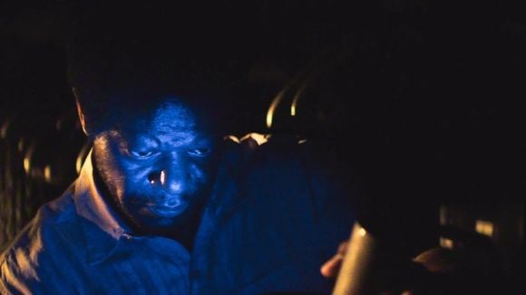 Azul da Prússia: o que é o pigmento usado em 'Emergência Radioativa'? Criado no século XVIII, ele virou remédio atravessa séculos entre arte e ciência