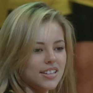 Paolla Oliveira fez sua estreia na TV como assistente de palco no 'Passa ou Repassa', em 1999