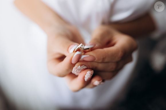 Vai casar e não sabe qual esmaltação escolher? Veja imagens