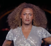 O vestido brilhante de Liniker chamou atenção no Le Défilé 2026, desfile da L’Oréal Paris realizado nesta segunda-feira (28), em Paris. A cantora estreou na passarela do evento ao lado de outras brasileiras, em uma apresentação que reuniu moda, beleza e diferentes expressões de identidade. Segundo a psicóloga Leticia Martín Enjuto, a aparência é uma das primeiras informações processadas pelo cérebro ao conhecer alguém, mas não permite definir quem essa pessoa realmente é