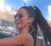 Os quatro piores 'crimes' que você pode cometer com seu cabelo no Carnaval, segundo duas especialistas. Bruna Marquezine em cima do trio elétrico (foto ilustrativa)