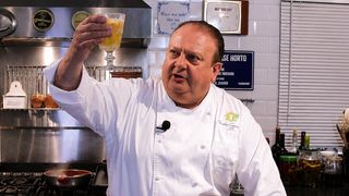 O tradicional quentão de festa junina à moda Jacquin: com canela e laranja, essa receita do jurado do 'MasterChef Brasil' é perfeita para esquentar em dias frios