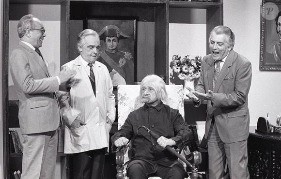 Carlos Alberto de Nóbrega também atuou na 'Escolinha do Golias', no início dos anos 1990 - na foto, Golias na pela do Professor Bartolomeu Guimarães