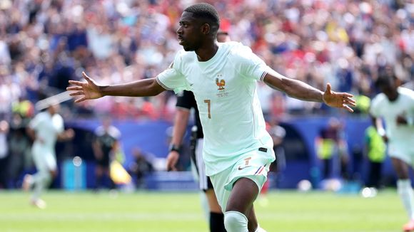 Mulher do jogador da França Ousmane Dembélé tem detalhe curioso que a afasta totalmente das outras WAGs da Copa 2026. Descubra qual nas fotos!