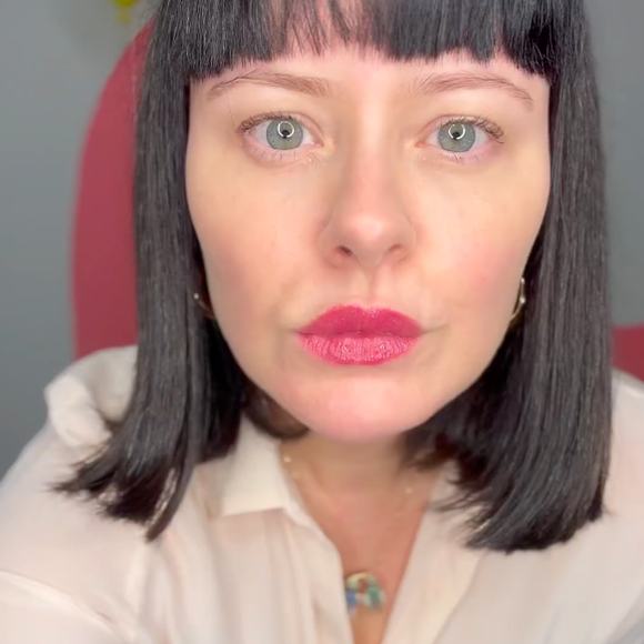 Mari Bridi tem ganhado muitos elogios por sua beleza mesmo com o visual completamente diferente