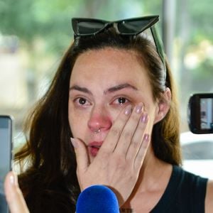 Grávida, filha mais velha de Gerson Brenner chorou no velório do pai: 'Foram 21 horas do interior do RS até aqui (SP)'