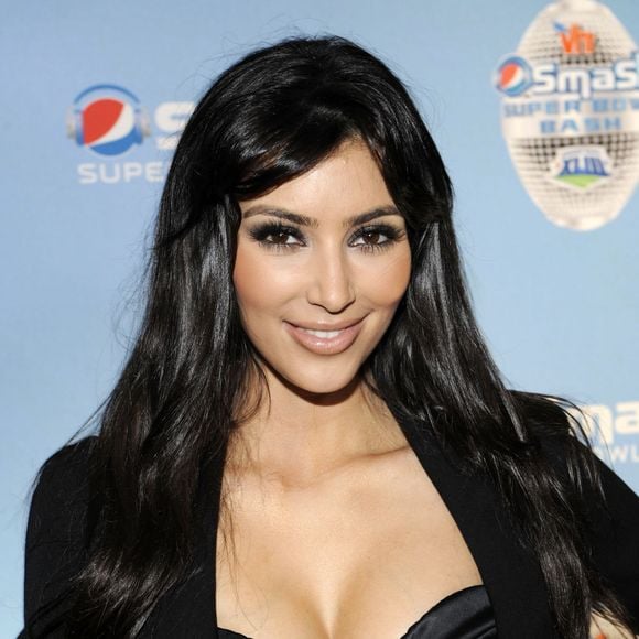 2009: Kim Kardashian teria feito preenchimentos em áreas estratégicas do seu rosto