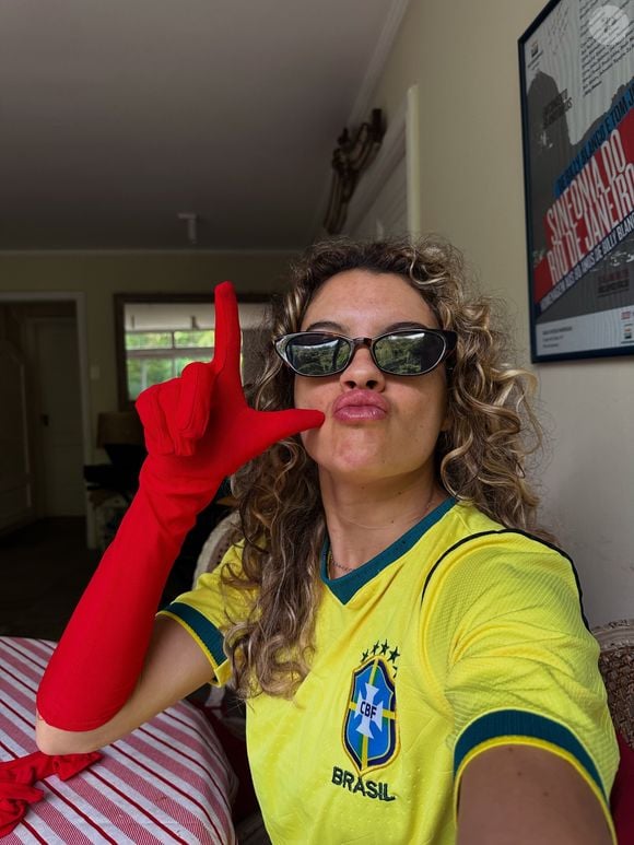 A atriz, cantora e compositora Ana Terra Blanco publicou um posicionamento político em apoio a Lula antes da morte de sua irmã, Lua Blanco, aos 39 anos
