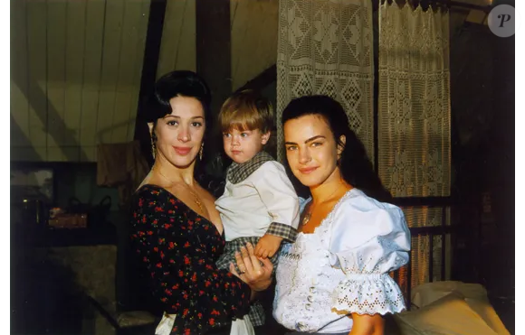 Claudia Raia ao lado de Ana Paula Arósio nos bastidores da novela 'Terra Nostra'