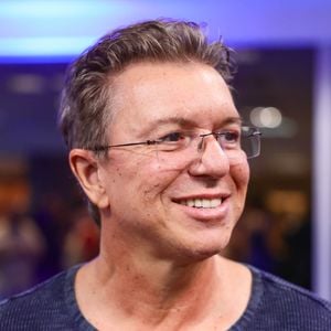 Boninho presta serviços ao SBT e celebra a boa repercussão do ‘The Voice Brasil’