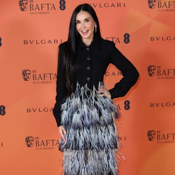 Demi Moore participa da festa dos indicados ao EE BAFTA Film Awards de 2025, apoiada pela Bvlgari, na National Portrait Gallery em 15 de fevereiro de 2025 em Londres, Inglaterra.