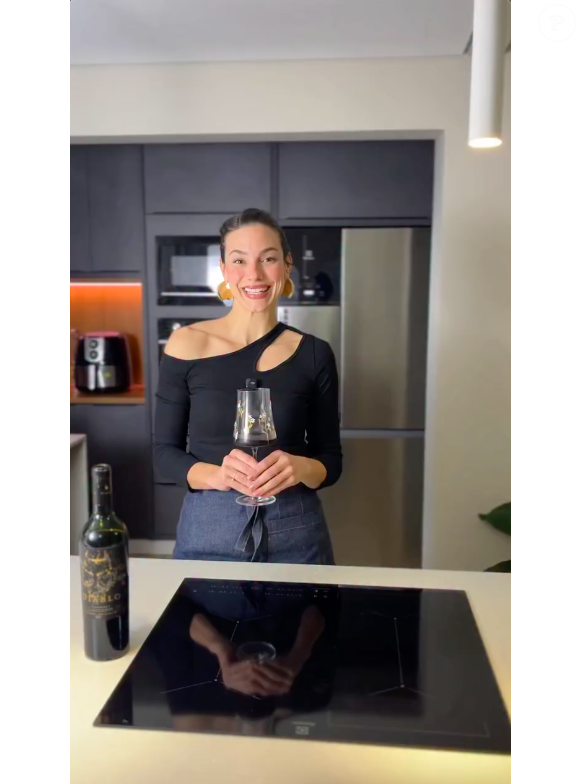 A bombeira Jéssica, participante do 'MasterChef 2026', ensinou uma receita de alcatra ao molho de vinho em suas redes sociais