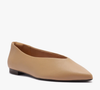 Hering - Sapatilha Slingback Tachas | R$ 119,99 - Aqui, a proposta é mais discreta e elegante: bico fino com recorte arredondado sobre o peito do pé