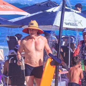 O corpo de Alexandre Nero de sunga chamou atenção