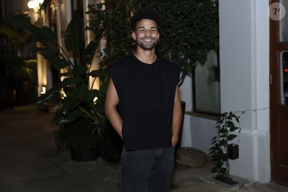 Lucas Leto, o Sardinha, de 'Vale Tudo', no aniversário de Carolina Dieckmmann