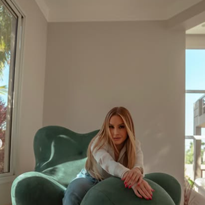 Carla Diaz, que morava no RJ, fez reforma em sua mansão em SP