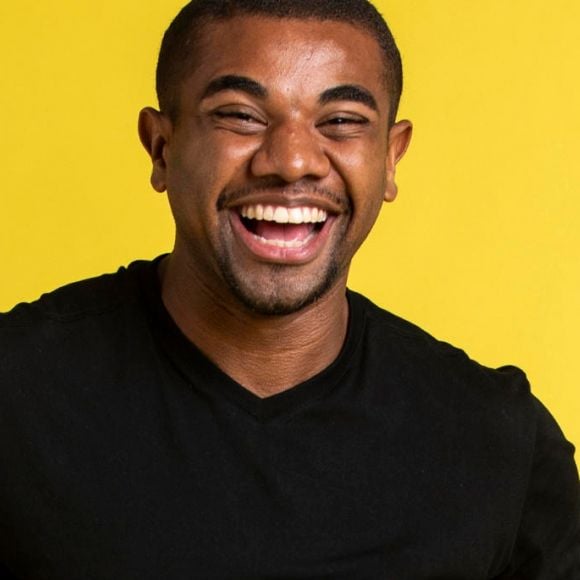 Davi Brito anuncia que será pai e diz estar emocionado com a chegada do primeiro filho.