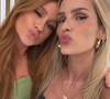 Em uma das fotos, Yasmin e Marina mandavam 'beijos' para a câmera, durante um momento de descontração.