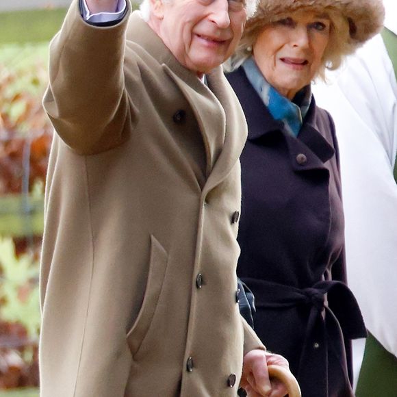 Camilla supostamente saiu furiosa de um evento depois que o então príncipe Charles continuou falando sobre as "pernas muito sensuais" de uma atriz, segundo informações divulgadas.