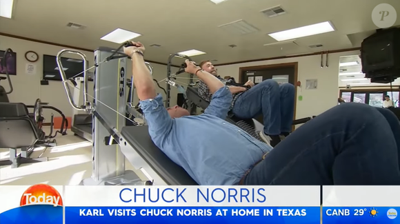 Academia digna de filme de ação: onde o astro mantinha a disciplina. Muito além de um espaço comum de treino, a academia do rancho foi pensada para atender ao alto nível de exigência de Chuck Norris