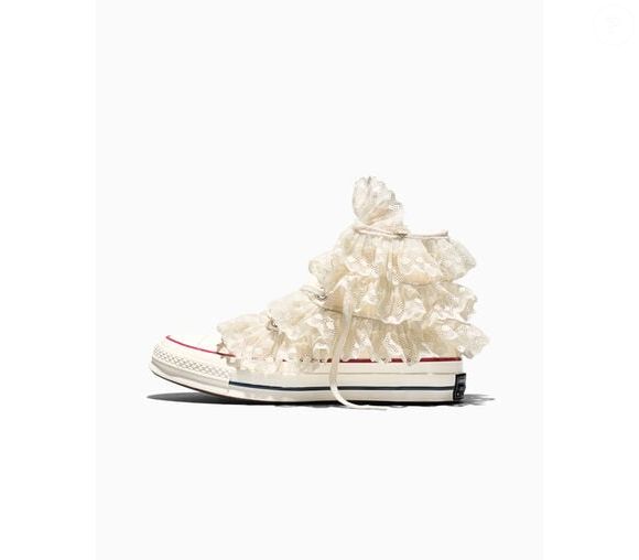 O tênis que promete viralizar: nova versão do Chuck Taylor une romantismo, tendência boho e toque vintage em um só lançamento